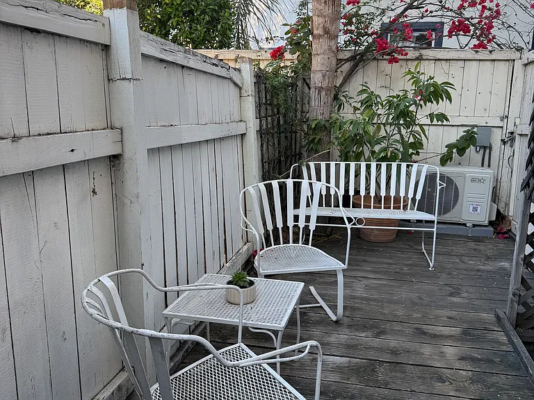 6087 Harold Way #1 — Photo 19