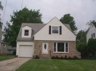 1180 Richmond Rd, Lyndhurst, OH 44124