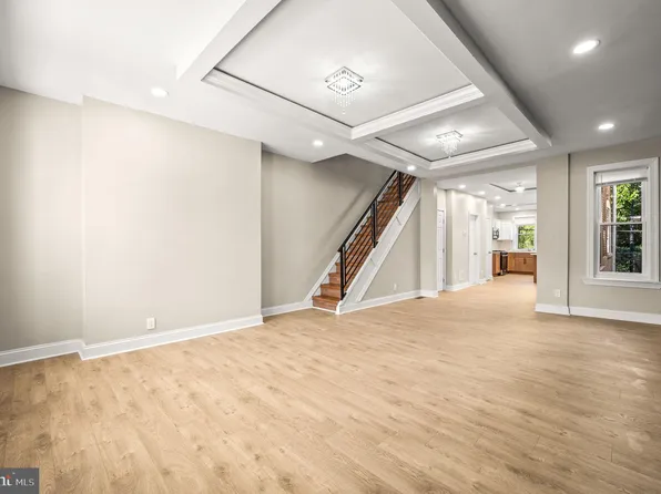 426 S 57th St, Philadelphia, PA 19143