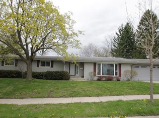 1570 Dover Dr, Waukesha, WI 53186