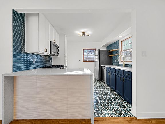 5th image of 2631 Forest Park Dr