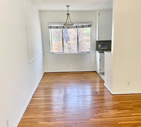 4th image of 1302 S Saltair Ave APT 9