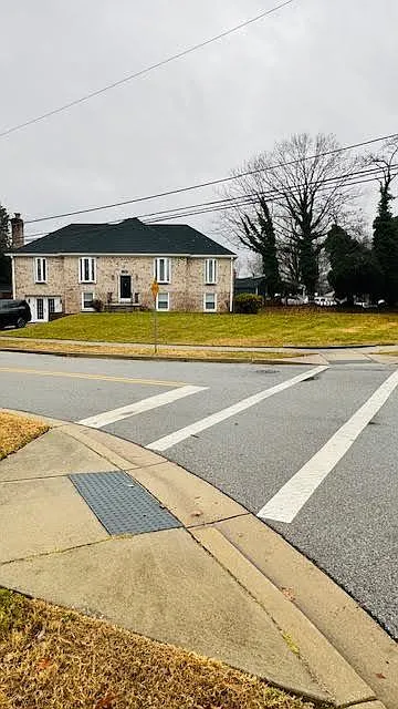 3 bed, 1400 sqft, $3,100 — Photo 2