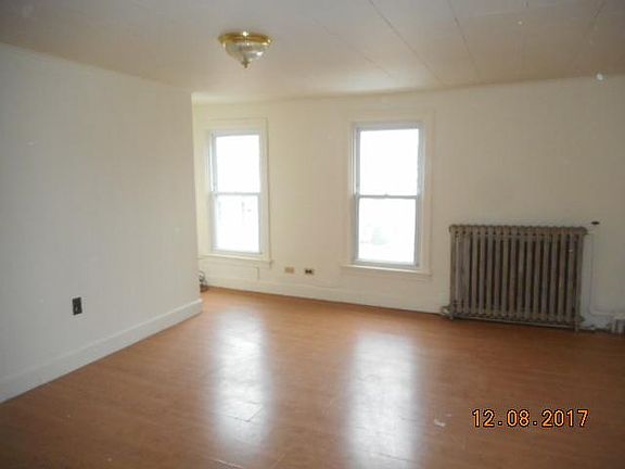 4th image of 515 Salem Ave