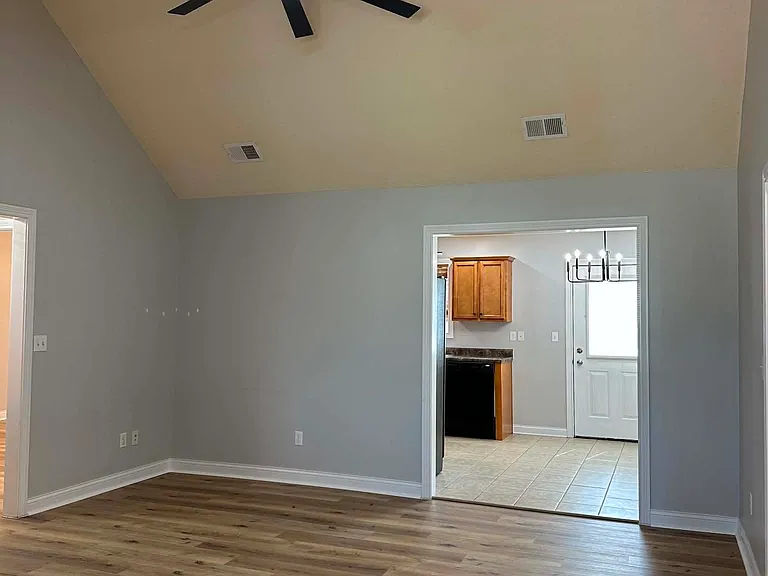 166 Applewood Ln — Photo 3