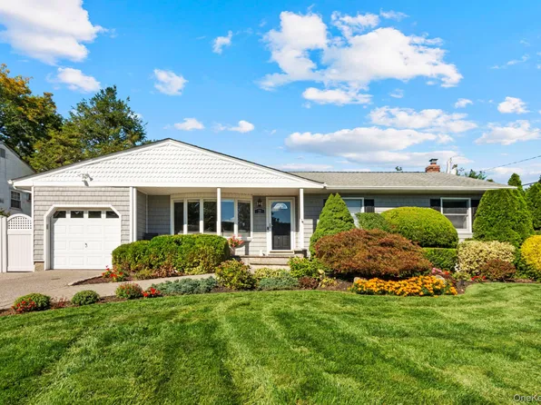 21 Dehan Street, Smithtown, NY 11787