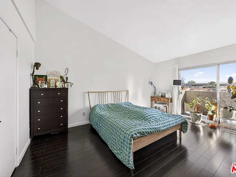9034 Willis Ave #14 — Photo 12