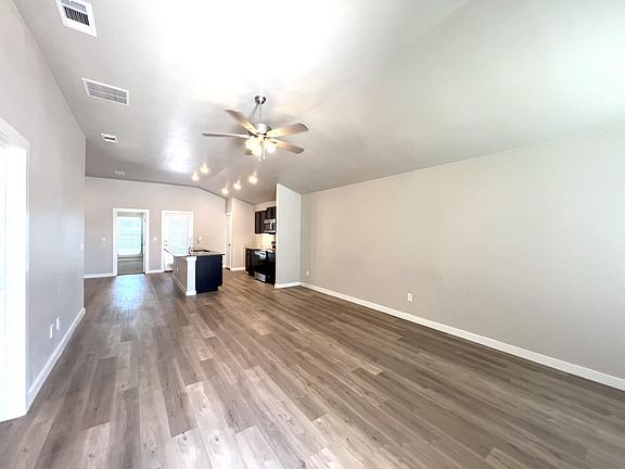 2nd image of 3513 Valencia Ave