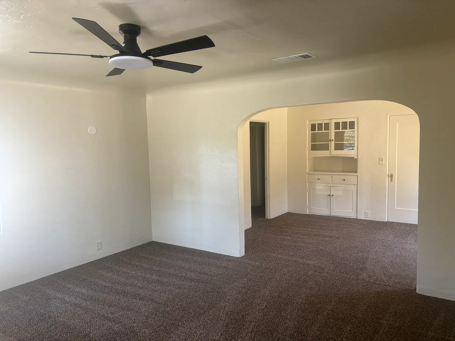 2 bed, 1234 sqft, $1,600 — Photo 2