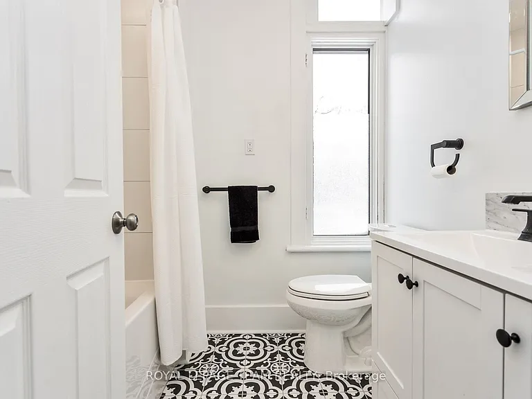 790 Bronson Ave — Photo 10