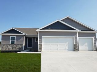 7809 Crossroads Dr SW, Cedar Rapids, IA 52404