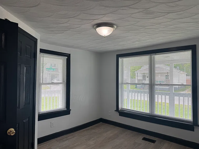 1st Bedroom or office space amazing lighting