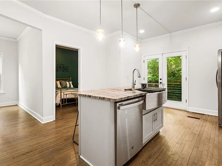 1141 McDaniel St SW — Photo 9