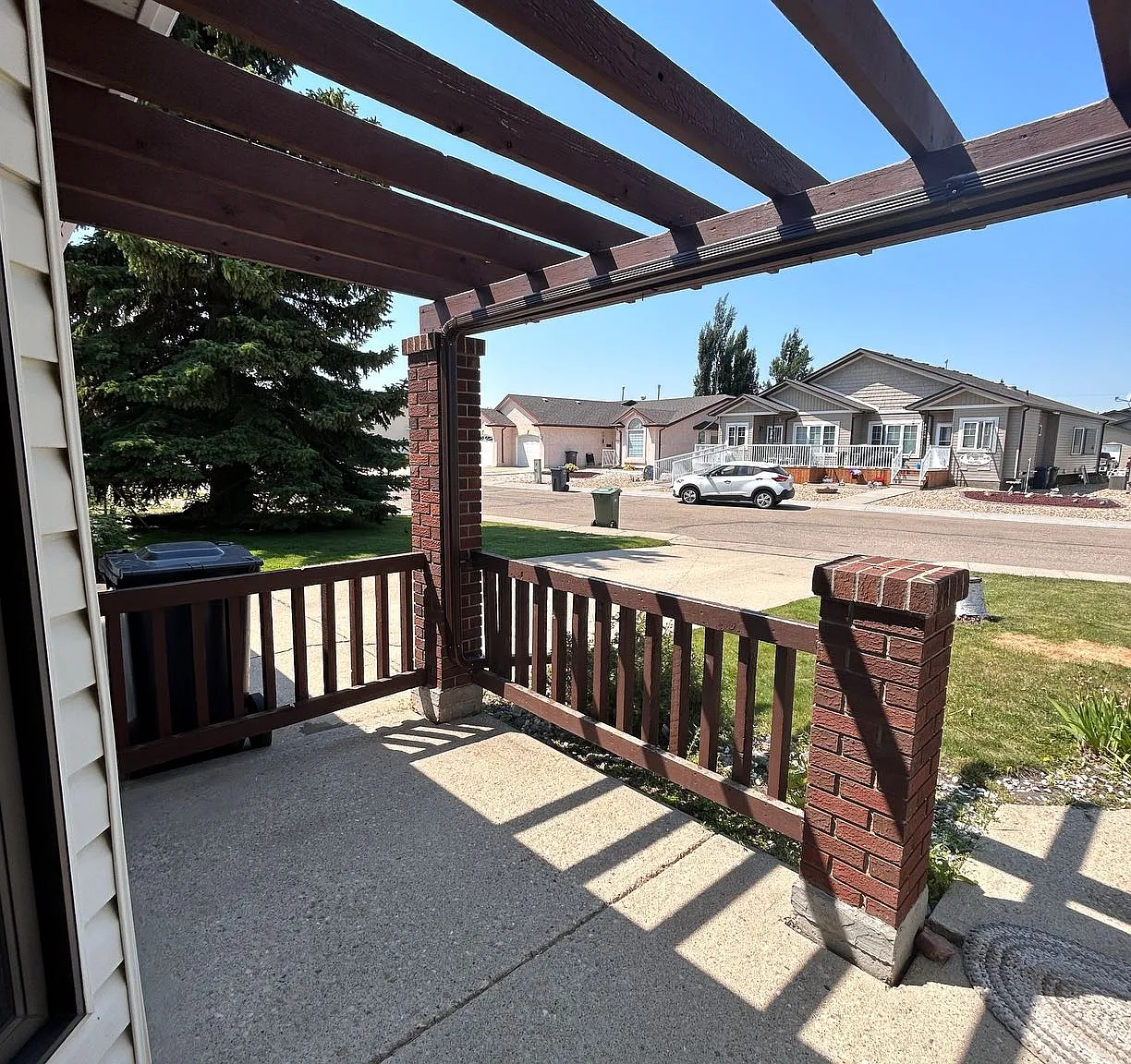 4409 52 Street Ponoka — Photo 2