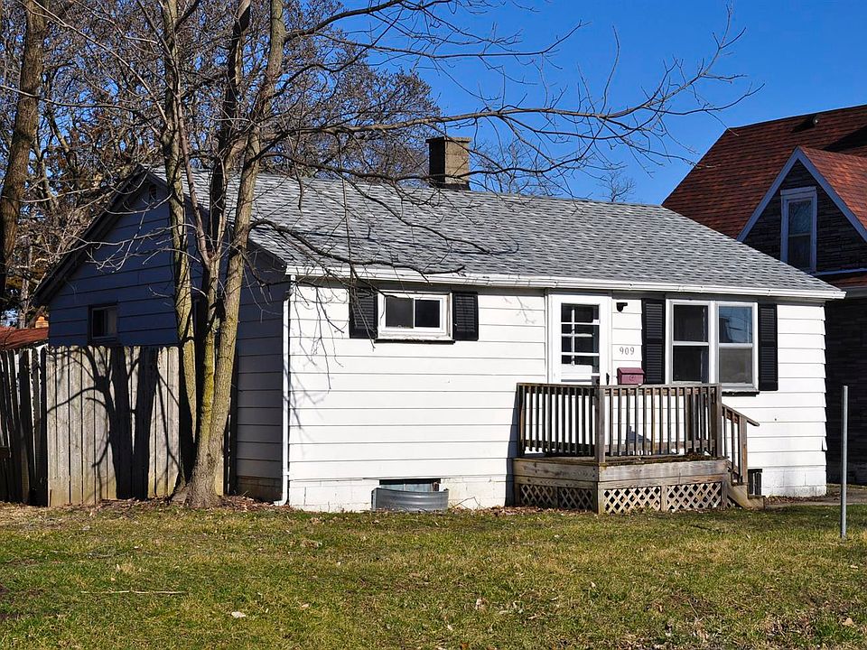 2nd image of 909 Forrest St