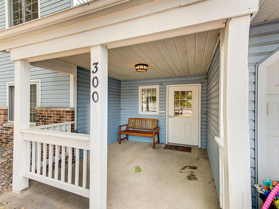 1st image of 300 41st Ave NE Unit 201