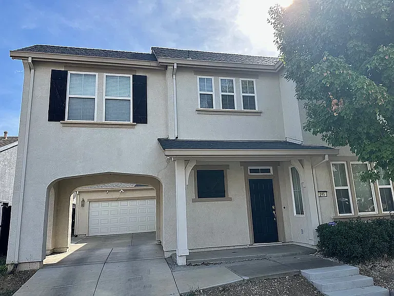 4 bed, 2.5 bath, 2169 sqft, $2,700 — Photo 1