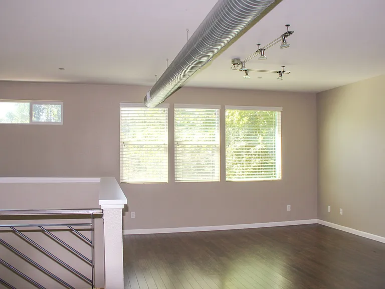 859 Graphite Ln — Photo 2