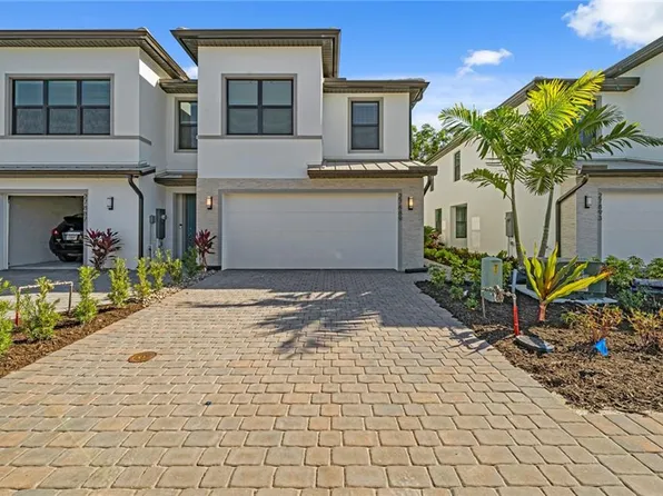 27889 Radiant CT, BONITA SPRINGS, FL 34135