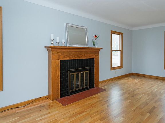 915 Lakeway-205