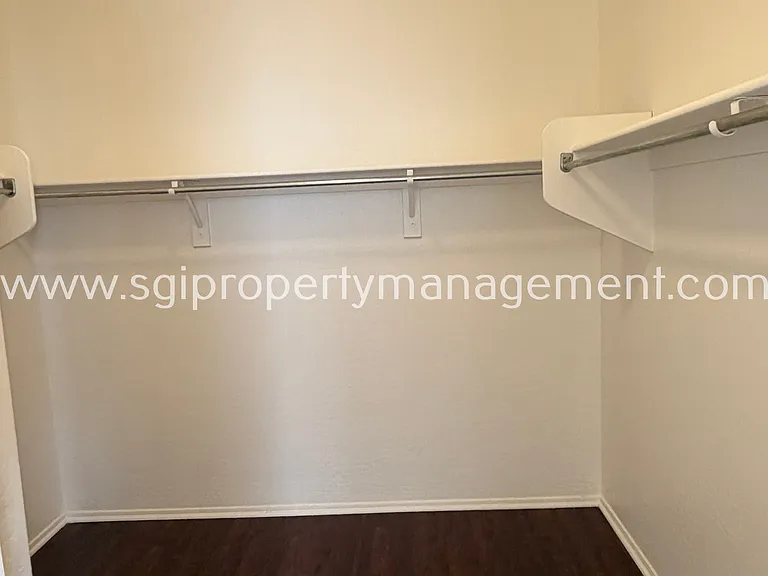 1243 E Walnut Rd — Photo 11