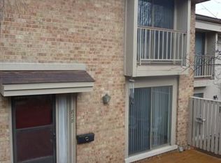 828 Oak Brook Ridge Dr, Rochester, MI 48307