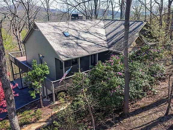 3rd image of 906 Ridgeview Dr