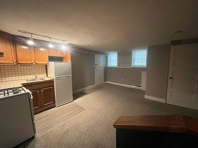 33 S Russell St #B — Photo 3