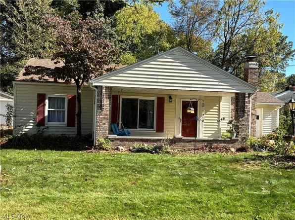 2711 Ironwood St, Cuyahoga Falls, OH 44221