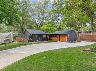 7710 Canterbury St, Prairie Village, KS 66208