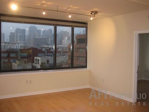 2nd image of 260 King St Unit 723