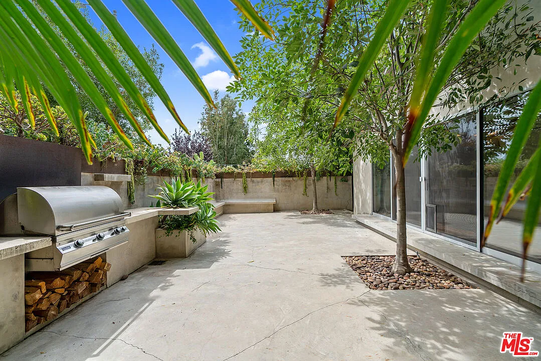 3 bed, 2.5 bath, 1910 sqft, $13,900 — Photo 4