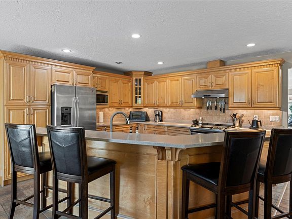 2nd image of 828 Sunray Rd