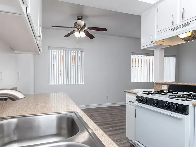 520 W. Wilson — Photo 10