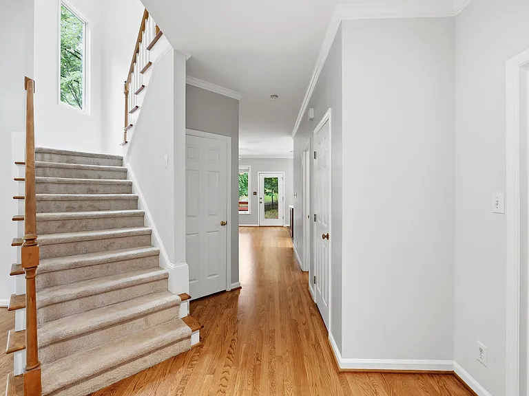 121 Waverly Forest Ln — Photo 3