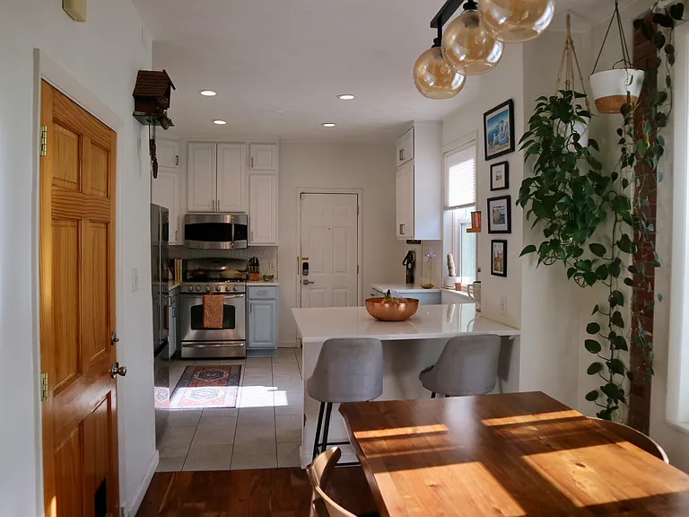 139 E 8th Ave — Photo 8
