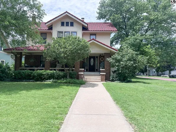 323 N Main St, Pratt, KS 67124