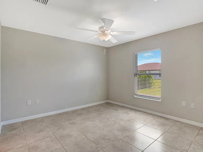 1014 Diplomat Pkwy W — Photo 28