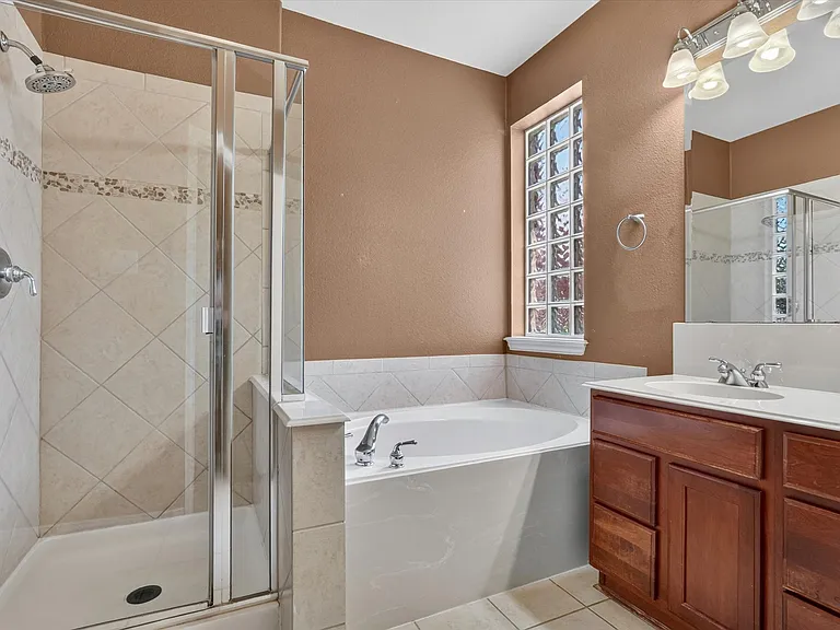 11945 Henderson Dr — Photo 16
