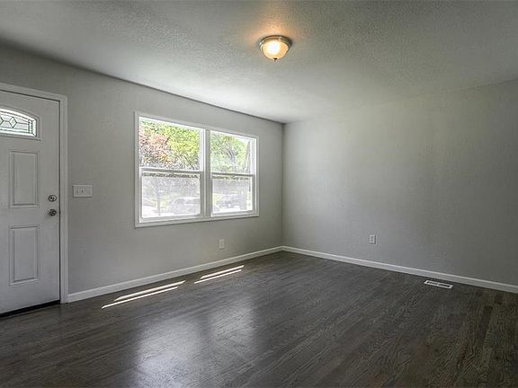 4th image of 748 E 72nd Ter