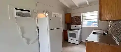 2425 NW 4th Ct — Photo 9