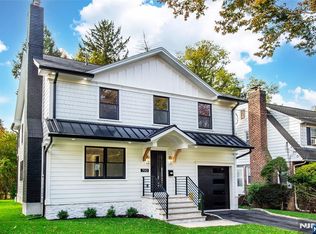 700 Ramapo Rd, Teaneck, NJ 07666