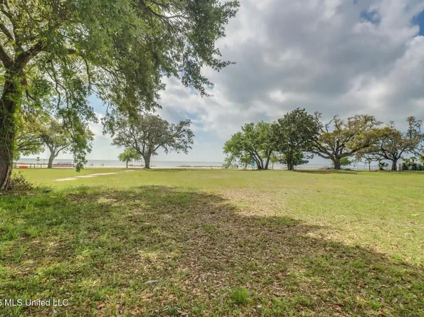 660 E Beach Blvd, Gulfport, MS 39501