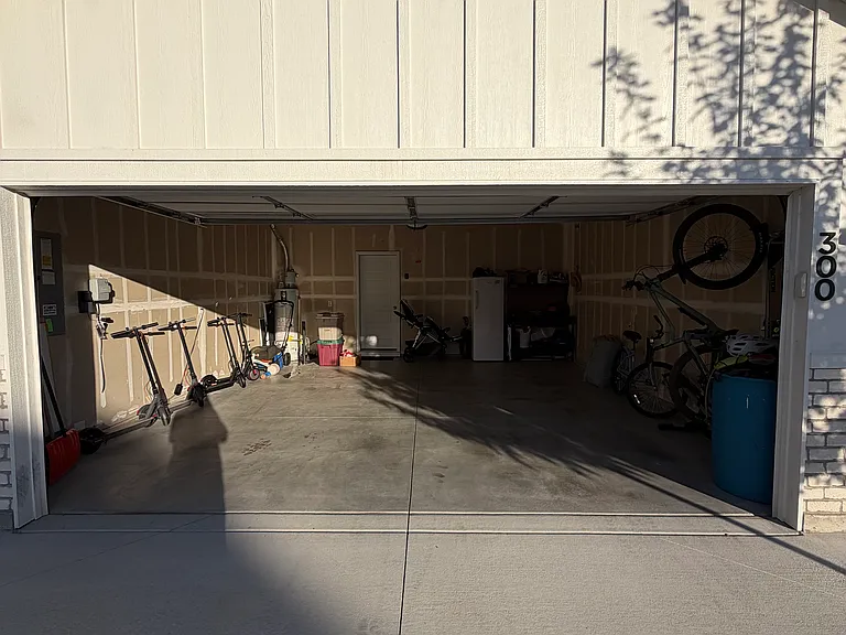 300 S Calf Creek Ave — Photo 2