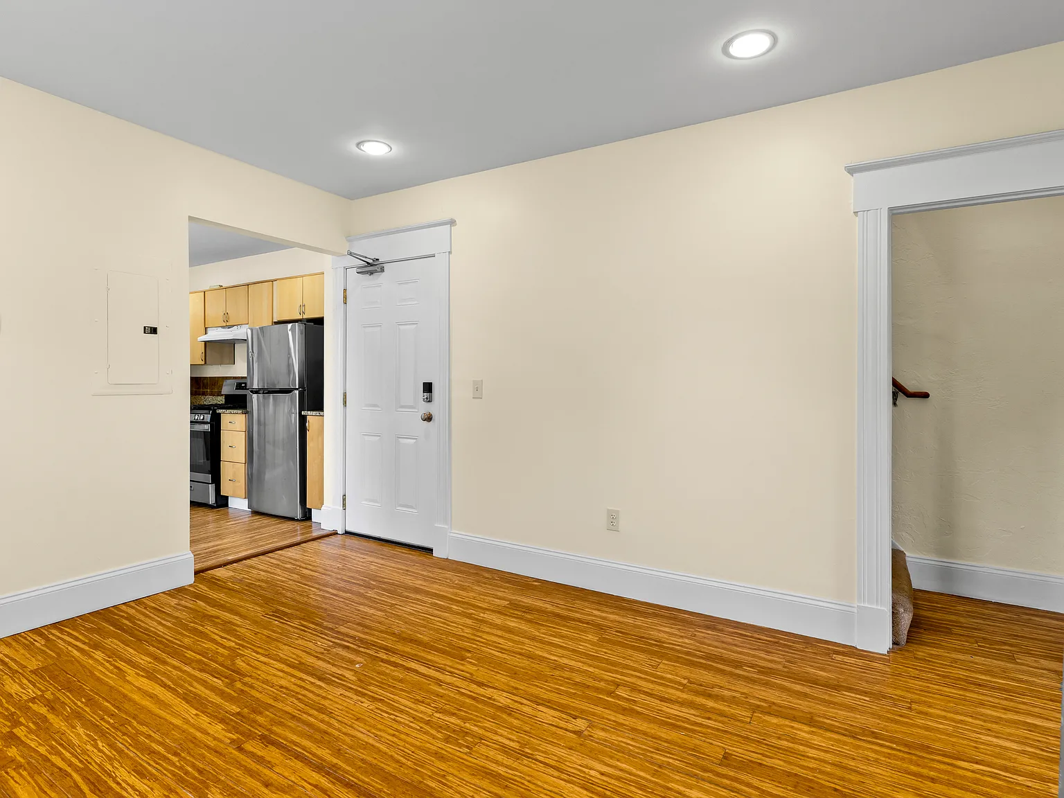 4 bed, 1.0 bath, 1100 sqft, $3,300 — Photo 3