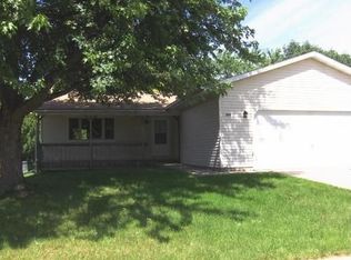 3070 3rd St, Marion, IA 52302