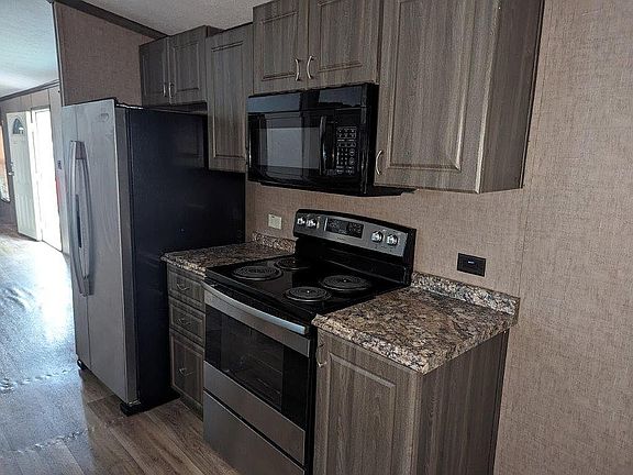 4th image of 2120 S Burleson Blvd Trailer 70