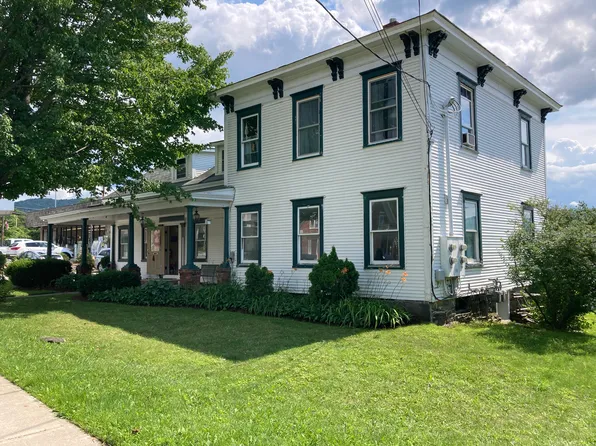 35 W Main St, Richmond, VT 05477