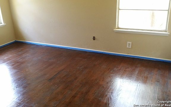 3rd image of 4507 Hollyridge Dr