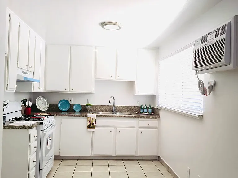 8545 Cedros Ave #1 — Photo 3